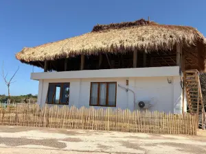 Queen House Kerewei Beach Sumba