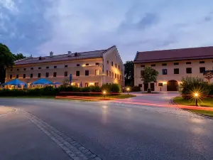 Landhotel Alte Zollstation- Historical Building