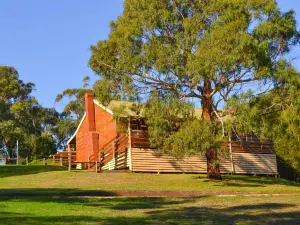Iluka Retreat Glamping Village & Group Lodge Accommodation