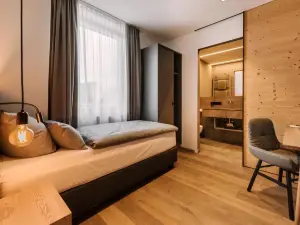 JOHANNS HOTEL