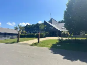 Logis Hôtel les Dineux Village