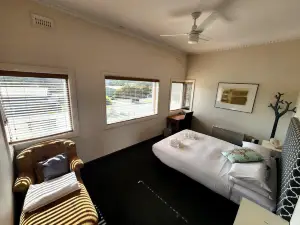 Fish Creek Hotel