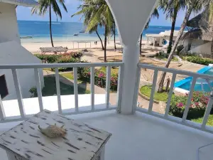 Kaleb's Beachfront Holiday Home