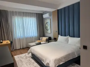 Paziro Hotel
