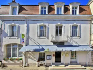 Logis Hôtel Le Lion d'Or