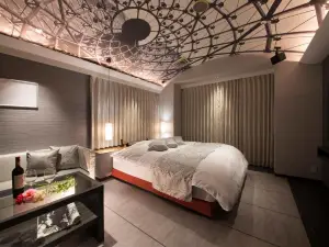Hotel Fine - into the Premlum -