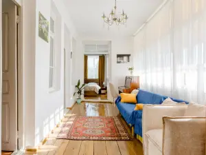Nazy's Guest House