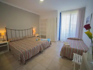 Casa Del Mar Hotel & Apartaments