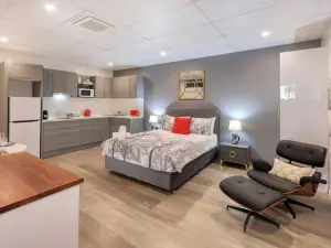 Aza Motel