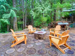 Adorable A-Frame Cabin, Steps to Lake Cushman!