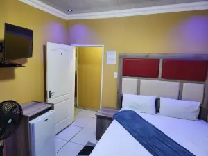 Francos Guest Lodge Accommodation