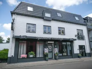B&B Sjlaope Biej de SJLÈCHTER (Slapen Bij de Slager)