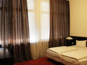 Aariana Hotel