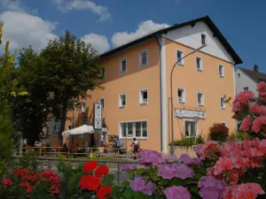 Gasthof Zur Post Hotel Und Parkplatz