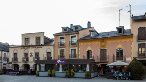 Ponferrada Travel Guide 2026: Top Attractions, Local Food & Travel