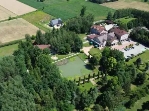 Hotel Chabrowy Dworek