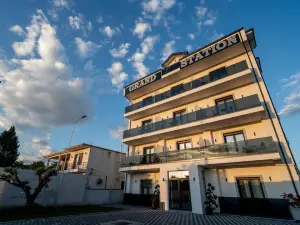 Grand Station Hotel