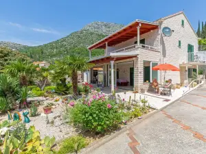 Sunny House Free Parking