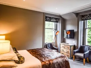 Craigmhor Lodge & Courtyard