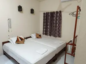 Tropical Lodge