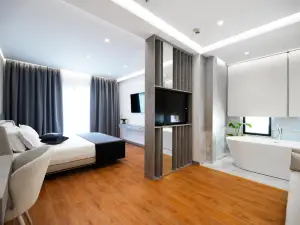 Naos Luxury Hotel