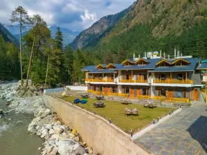 The Social Stays Kasol