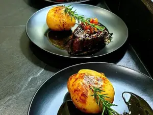 44 on Ennis Guest Lodge and Restaurant -