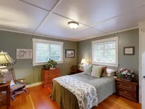 Molalla River Cottage
