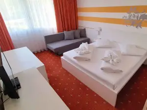 Lenas West Hotel