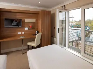 Riverside Hotel