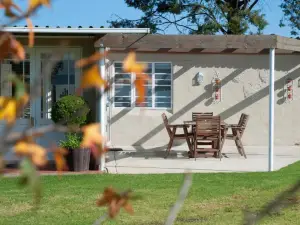 Sneezewood Farm Bed&Breakfast and Self-Catering Cottage