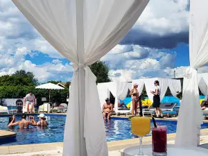 ดิออเรียน่า โอเรนจ์ - โรงแรมและรีสอร์ทเรโทร