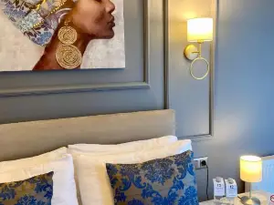 12 Rooms Hotel