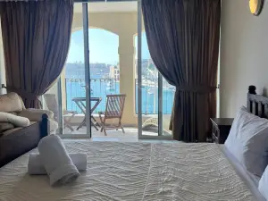 Front Row Malta - Waterfront Grand Harbour Home with Iconic Valletta Views