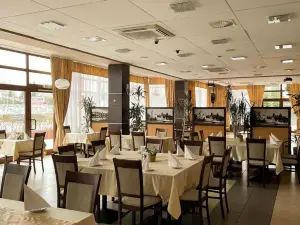 Hotel Sens