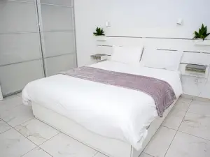 A52 - Apartment with Sea and Country Views