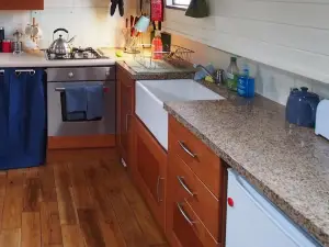 Roisin Dubh Houseboat