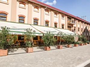Hunor Hotel és Étterem