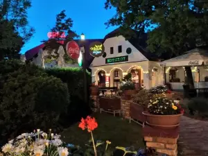 Gastland M1 Hotel & Conference Center