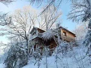 Cabanes du Hérisson, Cabanes perchées de Standing Avec Spa