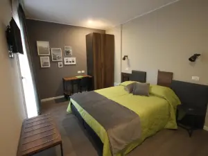 Pove 2.4 Hotel