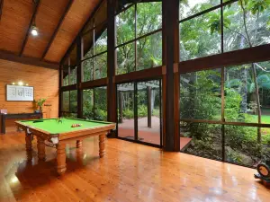 เวท อะ ไวล์ เดนทรี ฮอลิเดย์เฮาส์