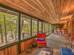 Rustic Cabin in the Woods 2-Acre Fishing Pond!