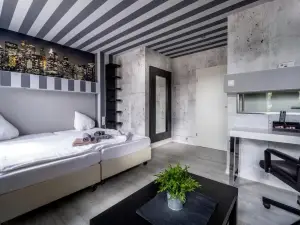 SL'Otel Budget