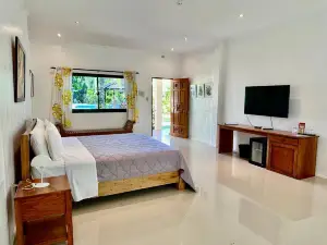 Strutz Art Garden Resort