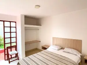 Las Palmeras Hostal