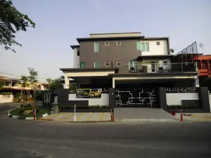 I-Homey Guesthouse