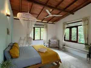 'Kolamba Gedara' green apartment