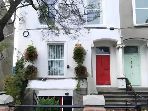 Eglinton Road - Super King - Private Bathroom