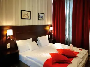 Corner Hotel & Kávéház